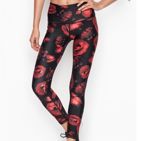 Victoria's Secret Pants - Victoria’s Secret sport roses are red 7/8 leggings Size Medium